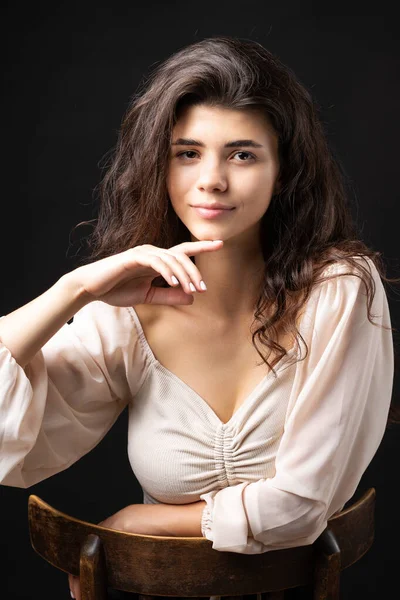 Classic Studio Portrait Young Brunette White Loose Top Who Sitting — Stockfoto