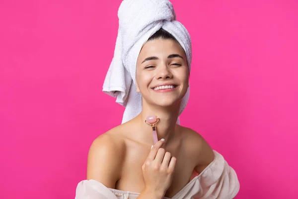 Beautiful Cheerful Attractive Girl Towel Her Head Holds Cosmetic Roller — Foto Stock