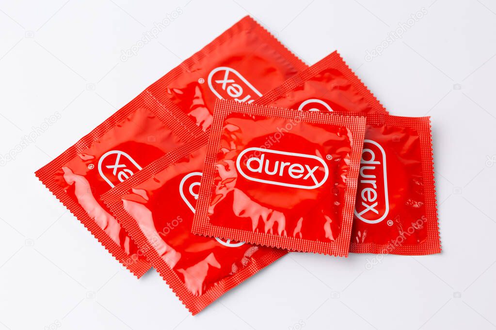 Durex Marka Kırmızı Bir Prezervatif Paketi — Stok Editoryel Fotoğraf ©  budjakstudio.gmail.com #653094268