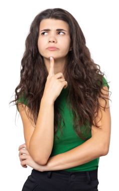 Beyaz arka planda soyutlanmış, düşünen güzel bir genç kadının portresi.