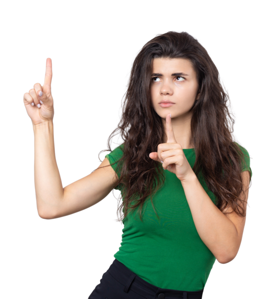 Tişörtlü, genç, mutlu, beyaz bir kadın.