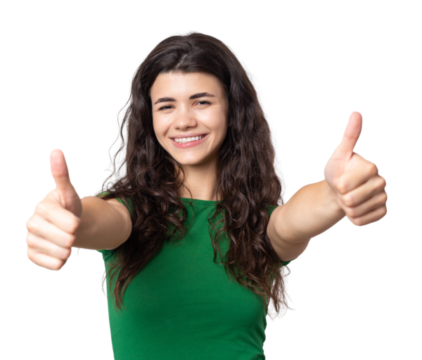 Çekici, şaşırmış bir kızın baş parmağını gösteren yakın plan portresi. Başarı şans konsepti.