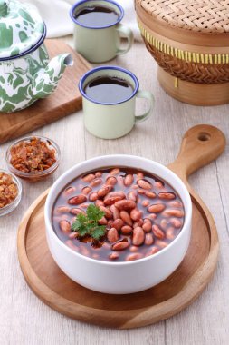 Bir kase sıcak çorbayı yakın.