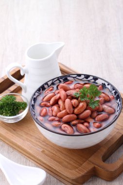 boiled beans with red bean and green peas on a plate