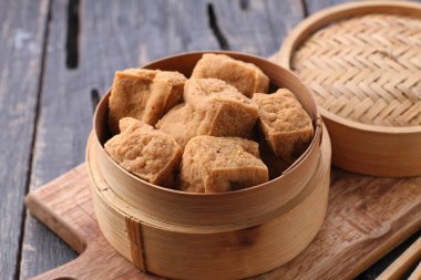 crispy tofu in bowl on wooden background