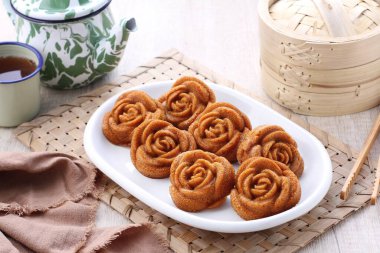 Reçelli lezzetli kurabiyeler.