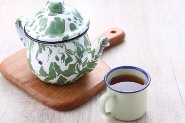 Ahşap arkaplanda çay seti