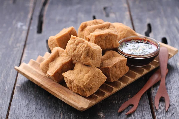 Smažené Tofu Sýr Dřevěné Desce — Stock fotografie