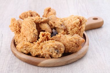 Susamlı kızarmış tavuk kanadı.