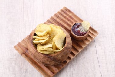 Masada soslu patates cipsi.