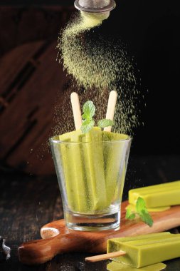 green tea with ice and sugar