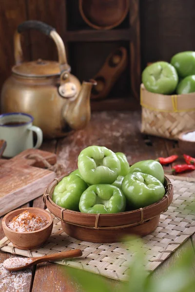 Fresh Green Tea Ceramic Bowl Wooden Kitchen Table — Zdjęcie stockowe