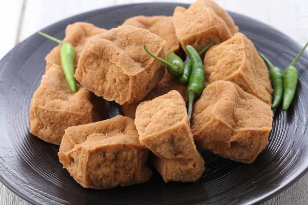 Smažené Tofu Zelenou Omáčkou Talíři — Stock fotografie