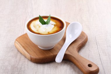 Tavuk ve sebzeli lezzetli kremalı çorba.