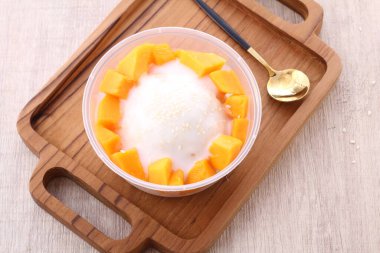 Takjil is a general term for snacks that are eaten shortly after breaking the fast, usually in the form of sweet foods such as banana compote, fruit soup, mixed ice, and so on.