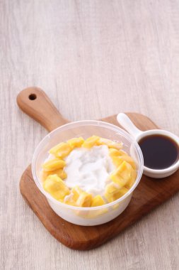 Takjil is a general term for snacks that are eaten shortly after breaking the fast, usually in the form of sweet foods such as banana compote, fruit soup, mixed ice, and so on.