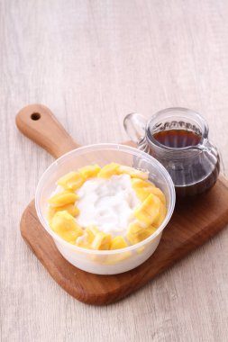 Takjil is a general term for snacks that are eaten shortly after breaking the fast, usually in the form of sweet foods such as banana compote, fruit soup, mixed ice, and so on.