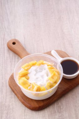 Takjil is a general term for snacks that are eaten shortly after breaking the fast, usually in the form of sweet foods such as banana compote, fruit soup, mixed ice, and so on.