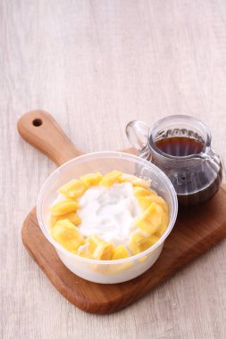 Takjil is a general term for snacks that are eaten shortly after breaking the fast, usually in the form of sweet foods such as banana compote, fruit soup, mixed ice, and so on.