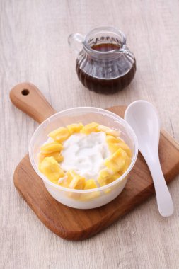 Takjil is a general term for snacks that are eaten shortly after breaking the fast, usually in the form of sweet foods such as banana compote, fruit soup, mixed ice, and so on.