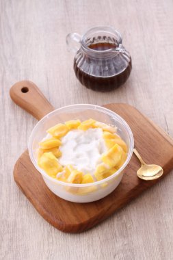 Takjil is a general term for snacks that are eaten shortly after breaking the fast, usually in the form of sweet foods such as banana compote, fruit soup, mixed ice, and so on.