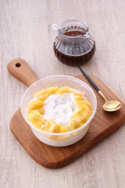 Takjil is a general term for snacks that are eaten shortly after breaking the fast, usually in the form of sweet foods such as banana compote, fruit soup, mixed ice, and so on.