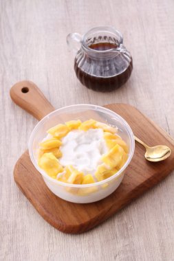 Takjil is a general term for snacks that are eaten shortly after breaking the fast, usually in the form of sweet foods such as banana compote, fruit soup, mixed ice, and so on.
