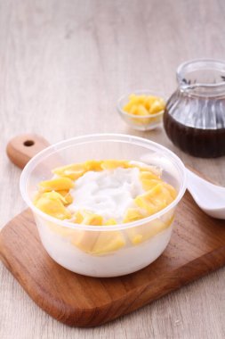 Takjil is a general term for snacks that are eaten shortly after breaking the fast, usually in the form of sweet foods such as banana compote, fruit soup, mixed ice, and so on.