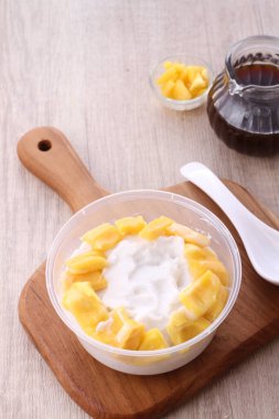 Takjil is a general term for snacks that are eaten shortly after breaking the fast, usually in the form of sweet foods such as banana compote, fruit soup, mixed ice, and so on.