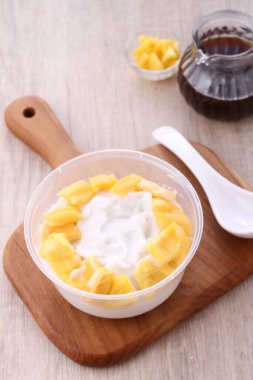 Takjil is a general term for snacks that are eaten shortly after breaking the fast, usually in the form of sweet foods such as banana compote, fruit soup, mixed ice, and so on.