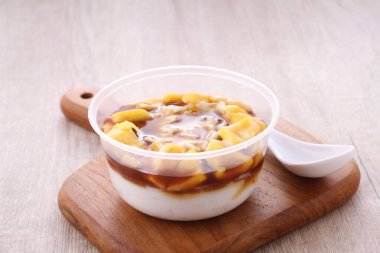 Takjil is a general term for snacks that are eaten shortly after breaking the fast, usually in the form of sweet foods such as banana compote, fruit soup, mixed ice, and so on.