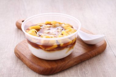 Takjil is a general term for snacks that are eaten shortly after breaking the fast, usually in the form of sweet foods such as banana compote, fruit soup, mixed ice, and so on.