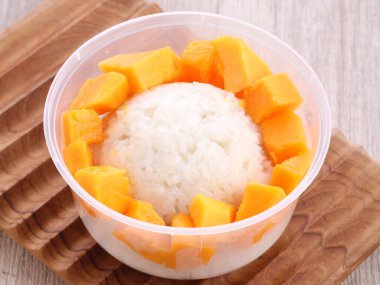 Takjil is a general term for snacks that are eaten shortly after breaking the fast, usually in the form of sweet foods such as banana compote, fruit soup, mixed ice, and so on.