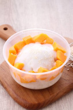 Takjil is a general term for snacks that are eaten shortly after breaking the fast, usually in the form of sweet foods such as banana compote, fruit soup, mixed ice, and so on.