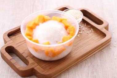 Takjil is a general term for snacks that are eaten shortly after breaking the fast, usually in the form of sweet foods such as banana compote, fruit soup, mixed ice, and so on.