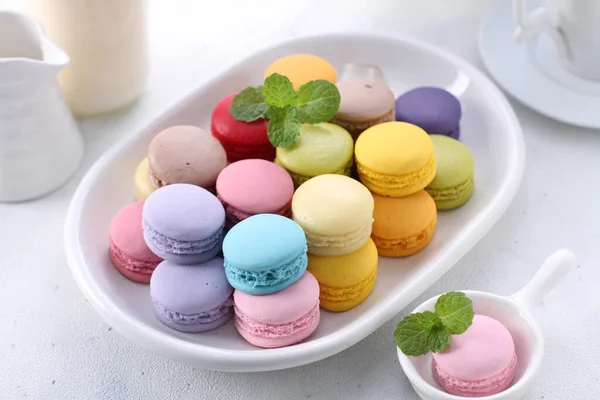Colorful Macaroons Mint Leaves White Background — Zdjęcie stockowe