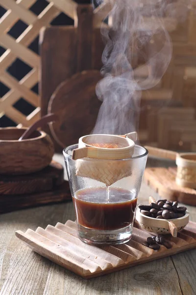 Sıcak Kahve Bir Fincan Çay Bir Bardak Süt Ahşap Arka — Stok fotoğraf
