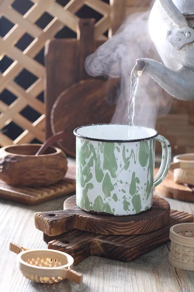Xícara Chá Com Marshmallows Mesa Madeira — Fotografia de Stock