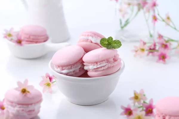 Eine Macaron Oder Französische Makrone Ist Eine Süßigkeit Auf Baiser — Stockfoto