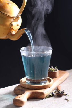 hot telang flower tea in a clear glass 