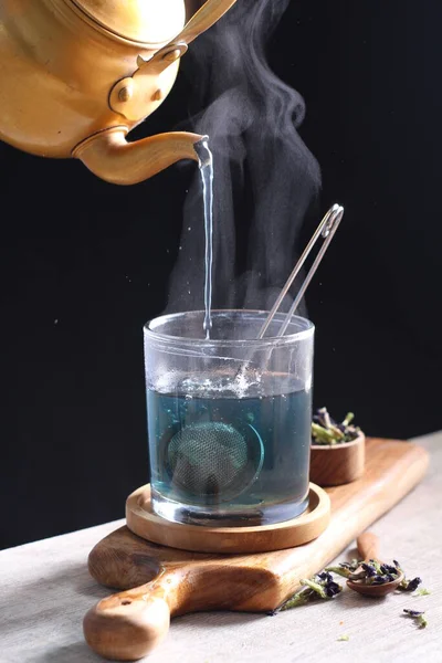 Hot Telang Flower Tea Clear Glass — Stockfoto