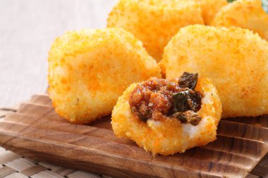 fried chicken with cheese sauce-close-up