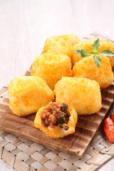 Breaded Cheese Potato Chips — 图库照片