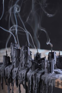 Bolen bread is a typical Indonesian bread that has crispy layers like kroisan. These foods are made from flour, margarine, and other ingredients that are baked and stuffed by cheese, bananas, or other fillings.