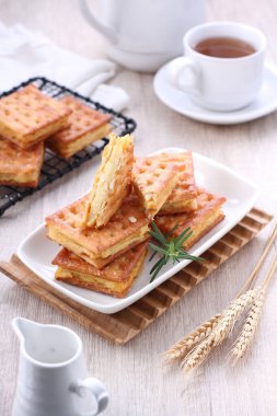 Gabin's cake is a cake made from box-shaped biscuits with milk fillings and other ingredients