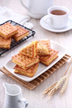 Gabin's cake is a cake made from box-shaped biscuits with milk fillings and other ingredients