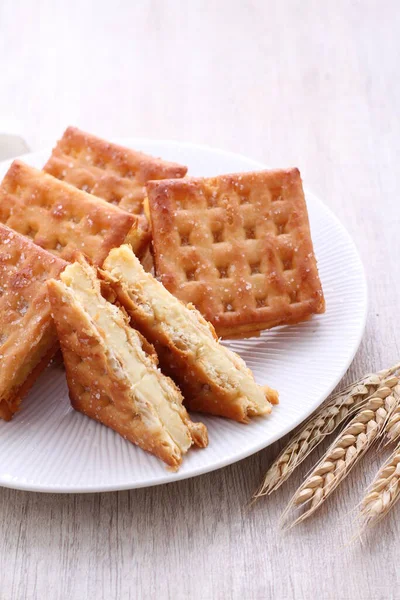 Gabin\'s cake is a cake made from box-shaped biscuits with milk fillings and other ingredients