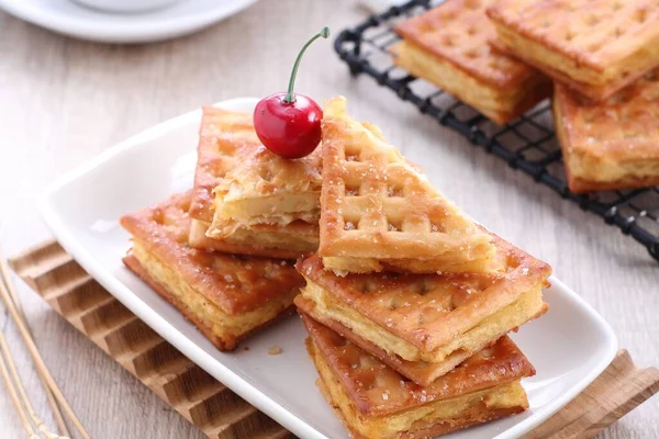 Gabin\'s cake is a cake made from box-shaped biscuits with milk fillings and other ingredients