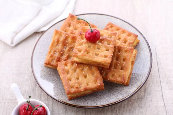 Gabin's cake is a cake made from box-shaped biscuits with milk fillings and other ingredients