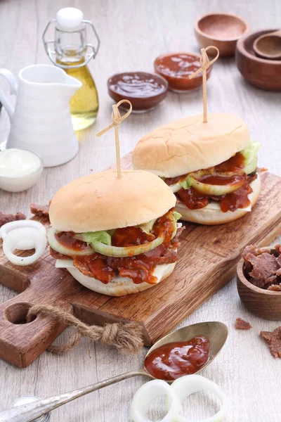 Burger Oder Burger Beziehen Sich Auf Hamburger Ein Sandwich Bestehend — Stockfoto